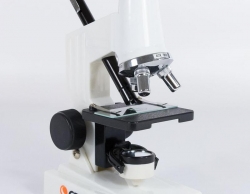 Микроскоп Celestron (40х-600х) с набором аксессуаров